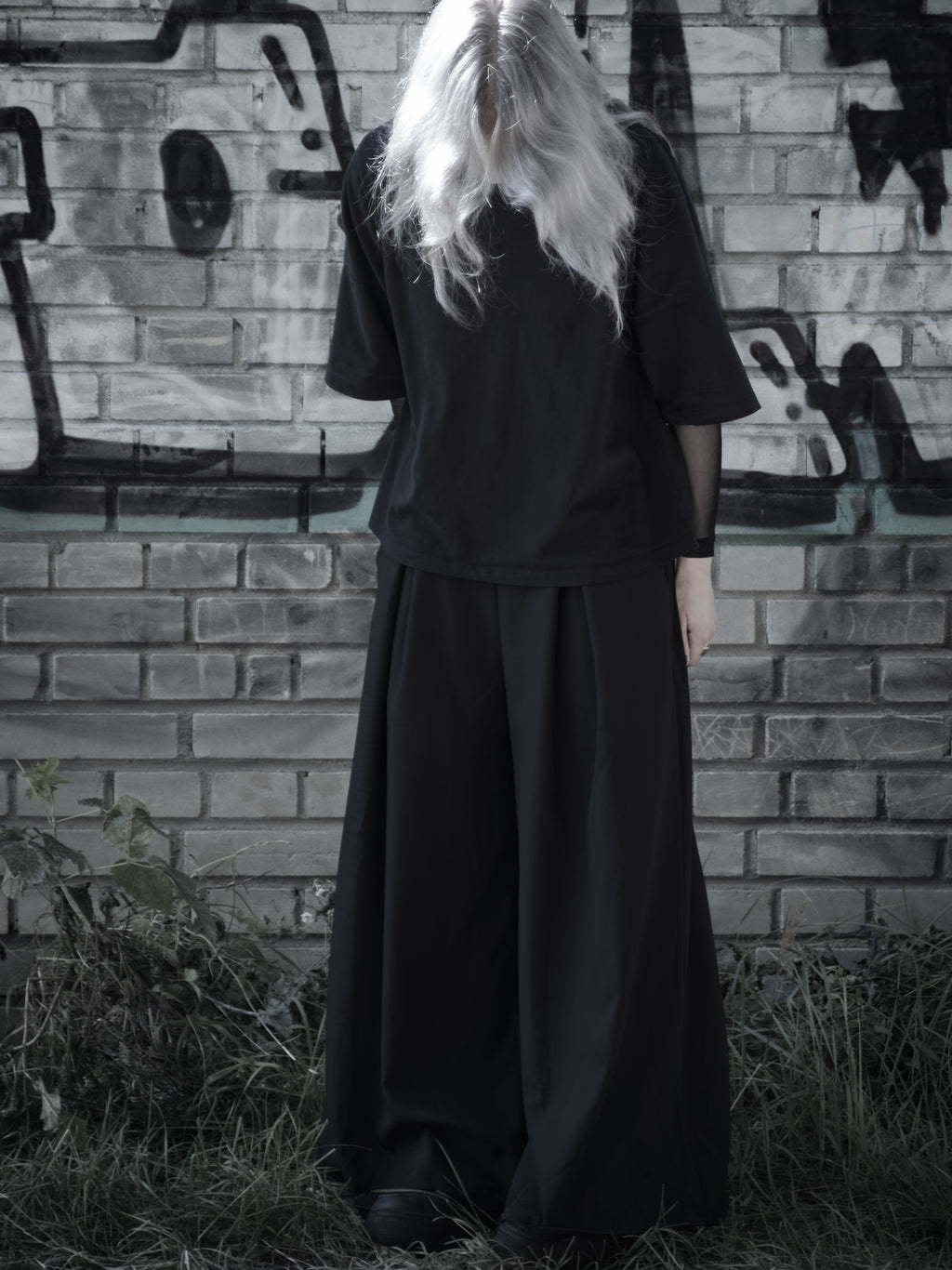 Minimal Wide-Leg Shift Pants