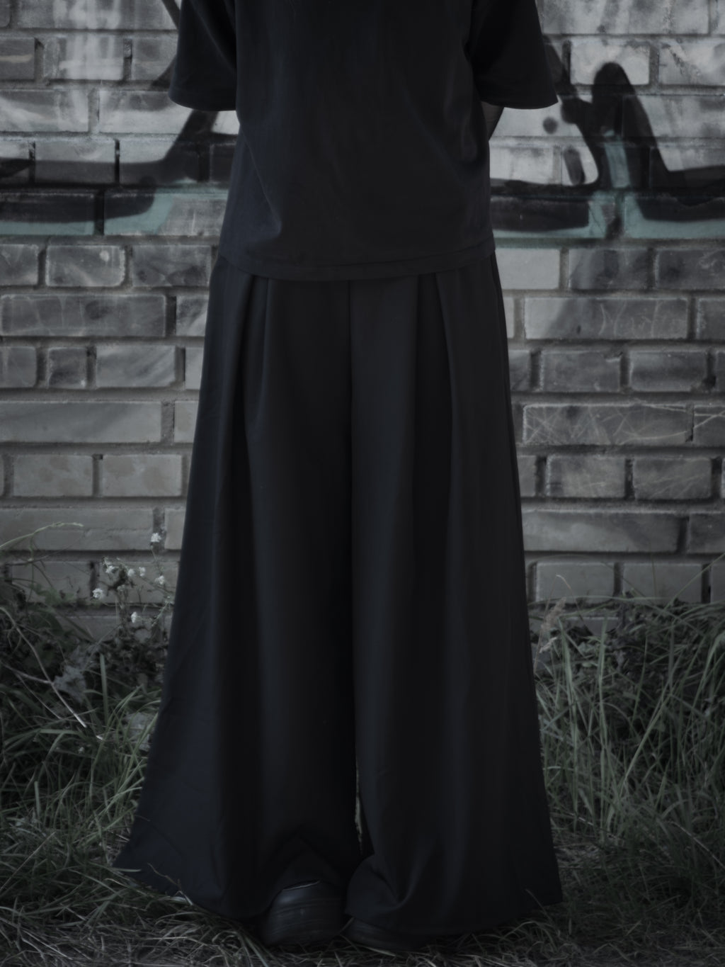 Minimal Wide-Leg Shift Pants